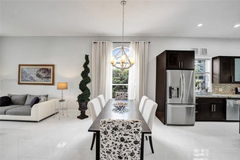 House in Pembroke Pines, Florida 3 bedrooms, 175.49 sq.m. № 2065427 - photo 18