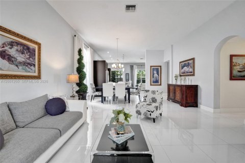 House in Pembroke Pines, Florida 3 bedrooms, 175.49 sq.m. № 2065427 - photo 14