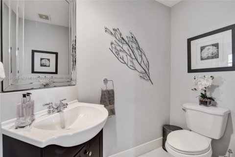 House in Pembroke Pines, Florida 3 bedrooms, 175.49 sq.m. № 2065427 - photo 25