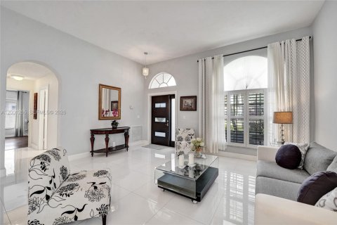 House in Pembroke Pines, Florida 3 bedrooms, 175.49 sq.m. № 2065427 - photo 13