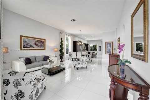House in Pembroke Pines, Florida 3 bedrooms, 175.49 sq.m. № 2065427 - photo 7