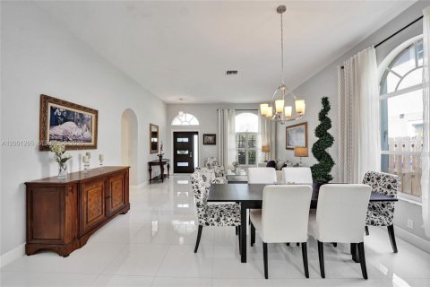 House in Pembroke Pines, Florida 3 bedrooms, 175.49 sq.m. № 2065427 - photo 20