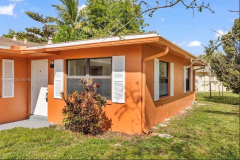 Immobilier commercial à vendre à Fort Lauderdale, Floride: 188.13 m2 № 2007677 - photo 3