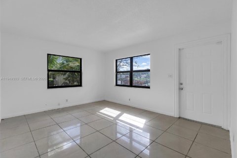 Immobilier commercial à vendre à Fort Lauderdale, Floride: 188.13 m2 № 2007677 - photo 19