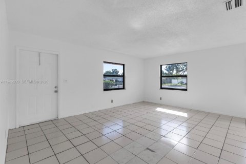 Immobilier commercial à vendre à Fort Lauderdale, Floride: 188.13 m2 № 2007677 - photo 11