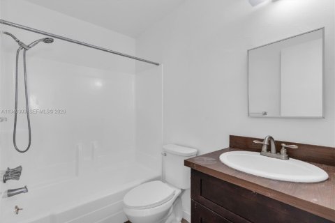 Immobilier commercial à vendre à Fort Lauderdale, Floride: 188.13 m2 № 2007677 - photo 17