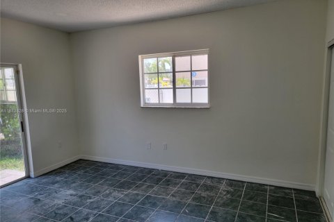 House in Miami, Florida 3 bedrooms, 153.29 sq.m. № 1760987 - photo 12
