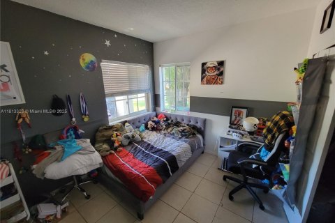 House in Miami, Florida 3 bedrooms, 153.29 sq.m. № 1760987 - photo 5