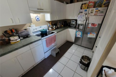 House in Miami, Florida 3 bedrooms, 153.29 sq.m. № 1760987 - photo 7