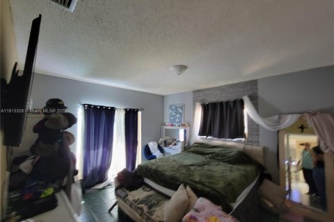 House in Miami, Florida 3 bedrooms, 153.29 sq.m. № 1760987 - photo 11