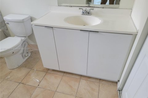 House in Miami, Florida 3 bedrooms, 153.29 sq.m. № 1760987 - photo 13