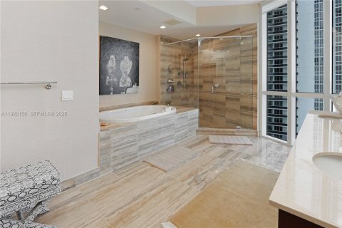 Condominio en venta en Sunny Isles Beach, Florida, 3 dormitorios, 257.15 m2 № 2034636 - foto 25