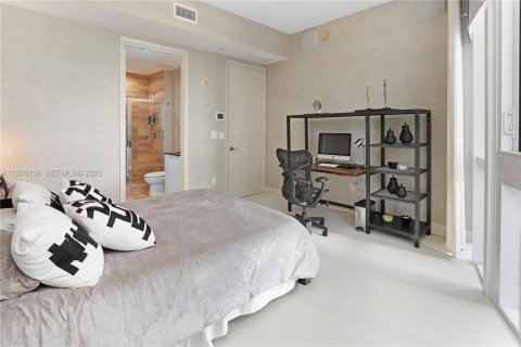 Condominio en venta en Sunny Isles Beach, Florida, 3 dormitorios, 257.15 m2 № 2034636 - foto 29