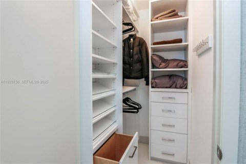 Condominio en venta en Sunny Isles Beach, Florida, 3 dormitorios, 257.15 m2 № 2034636 - foto 30