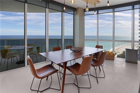 Condominio en venta en Sunny Isles Beach, Florida, 3 dormitorios, 257.15 m2 № 2034636 - foto 17