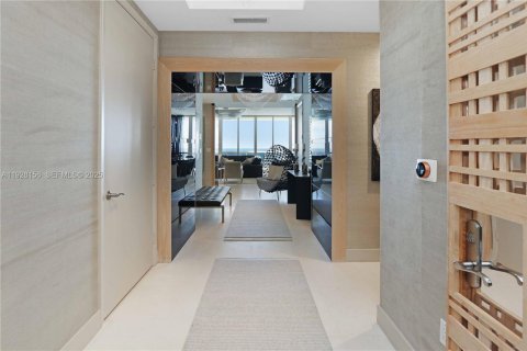 Condominio en venta en Sunny Isles Beach, Florida, 3 dormitorios, 257.15 m2 № 2034636 - foto 3