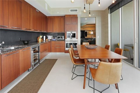 Condominio en venta en Sunny Isles Beach, Florida, 3 dormitorios, 257.15 m2 № 2034636 - foto 14