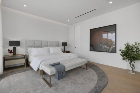 House in Miami Beach, Florida 5 bedrooms, 511.52 sq.m. № 1727400 - photo 30