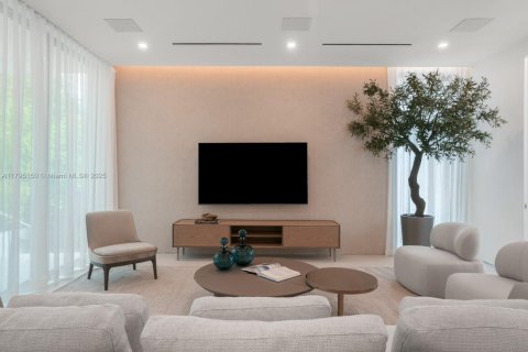 House in Miami Beach, Florida 5 bedrooms, 511.52 sq.m. № 1727400 - photo 14