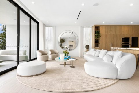 House in Miami Beach, Florida 5 bedrooms, 511.52 sq.m. № 1727400 - photo 5