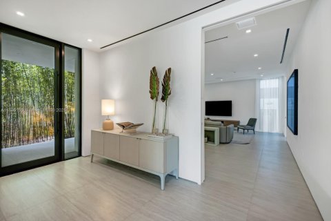House in Miami Beach, Florida 5 bedrooms, 511.52 sq.m. № 1727400 - photo 12