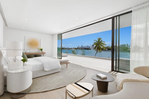 House in Miami Beach, Florida 5 bedrooms, 511.52 sq.m. № 1727400 - photo 18