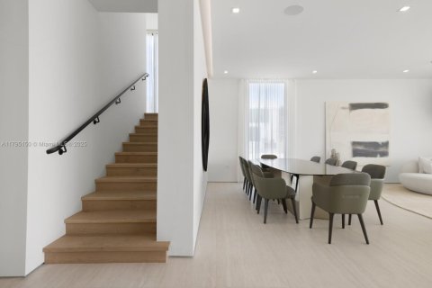 House in Miami Beach, Florida 5 bedrooms, 511.52 sq.m. № 1727400 - photo 16