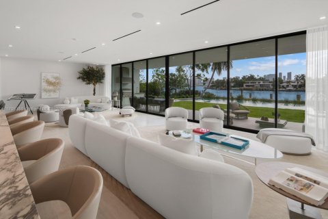 House in Miami Beach, Florida 5 bedrooms, 511.52 sq.m. № 1727400 - photo 7