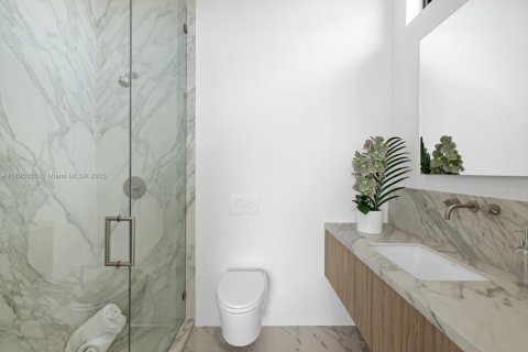 House in Miami Beach, Florida 5 bedrooms, 511.52 sq.m. № 1727400 - photo 28