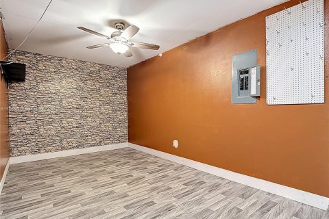 Купить виллу или дом в Лабель, Флорида 2 спальни, 107.02м2, № 1930495 - фото 10