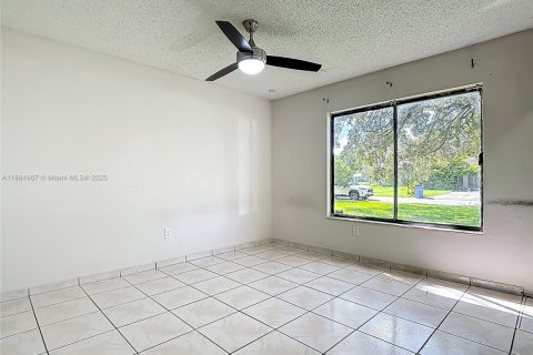 Купить виллу или дом в Лабель, Флорида 2 спальни, 107.02м2, № 1930495 - фото 8