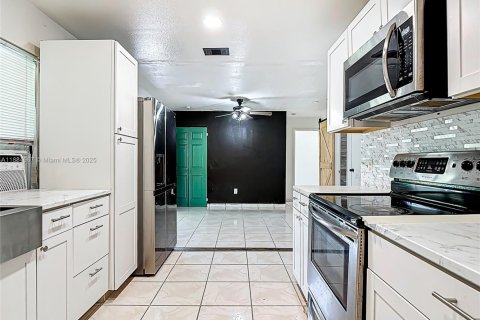 Купить виллу или дом в Лабель, Флорида 2 спальни, 107.02м2, № 1930495 - фото 6