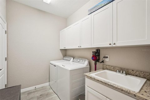 House in Venice, Florida 2 bedrooms, 177.16 sq.m. № 1911800 - photo 18