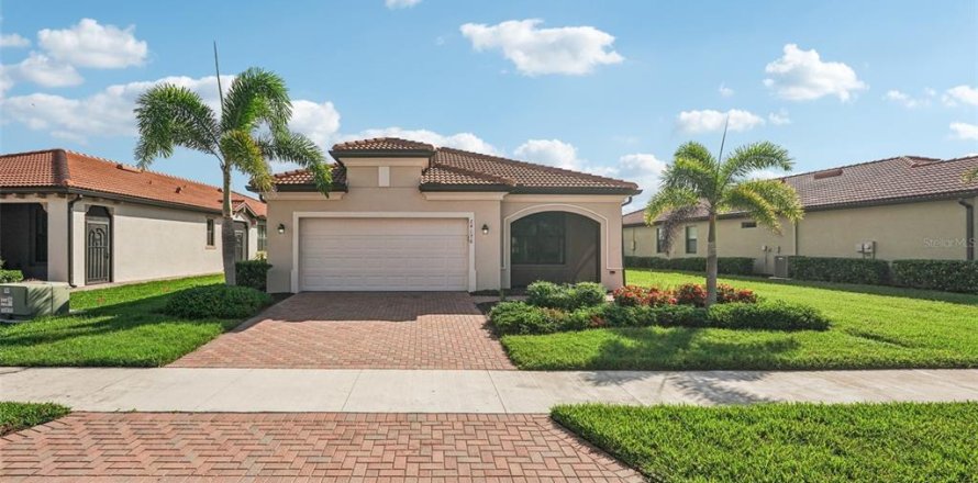 House in Venice, Florida 2 bedrooms, 177.16 sq.m. № 1911800