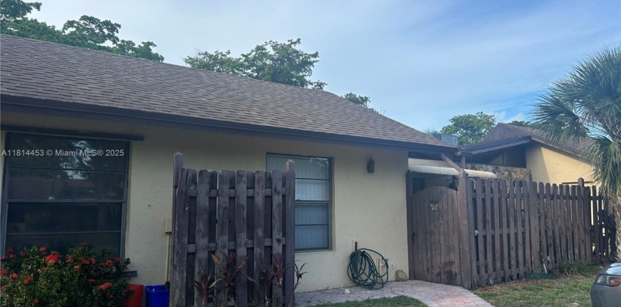 Casa en Hollywood, Florida 2 dormitorios, 92.9 m2 № 1763174