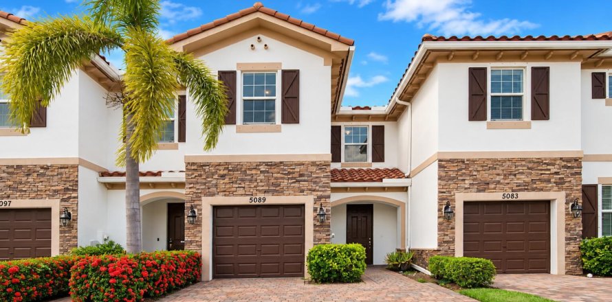 Adosado en West Palm Beach, Florida 3 dormitorios, 143.26 m2 № 2434274