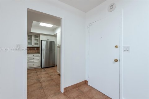 Condominio en venta en Hallandale Beach, Florida, 2 dormitorios, 95.78 m2 № 2081083 - foto 18