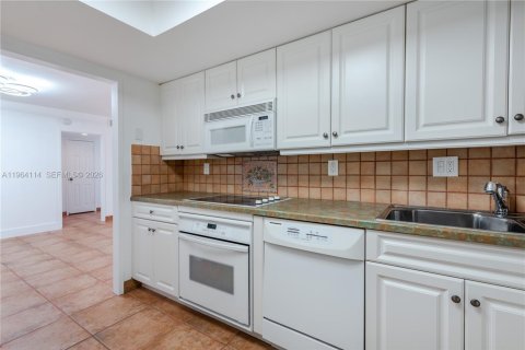 Condominio en venta en Hallandale Beach, Florida, 2 dormitorios, 95.78 m2 № 2081083 - foto 16