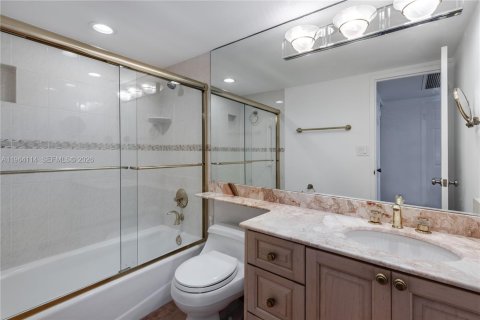 Condominio en venta en Hallandale Beach, Florida, 2 dormitorios, 95.78 m2 № 2081083 - foto 13