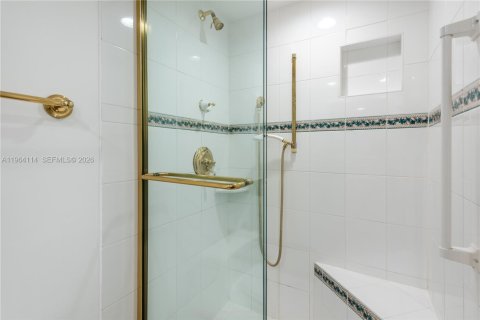 Condominio en venta en Hallandale Beach, Florida, 2 dormitorios, 95.78 m2 № 2081083 - foto 24