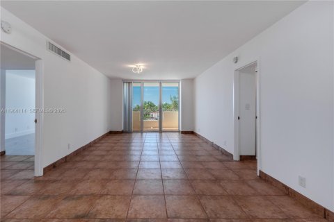 Condominio en venta en Hallandale Beach, Florida, 2 dormitorios, 95.78 m2 № 2081083 - foto 7
