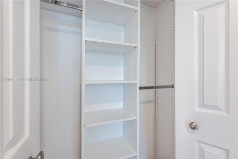 Condominio en venta en Hallandale Beach, Florida, 2 dormitorios, 95.78 m2 № 2081083 - foto 25