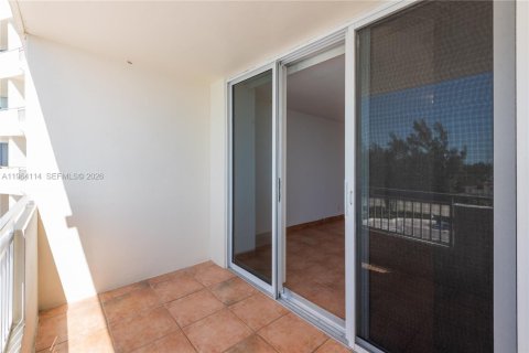 Condominio en venta en Hallandale Beach, Florida, 2 dormitorios, 95.78 m2 № 2081083 - foto 29
