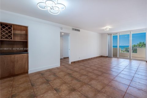 Condominio en venta en Hallandale Beach, Florida, 2 dormitorios, 95.78 m2 № 2081083 - foto 2