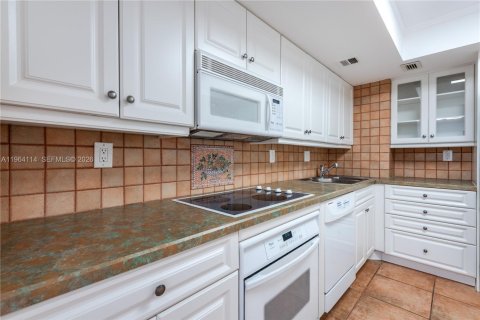 Condominio en venta en Hallandale Beach, Florida, 2 dormitorios, 95.78 m2 № 2081083 - foto 17