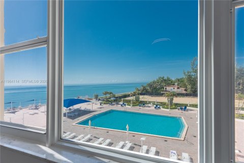 Condominio en venta en Hallandale Beach, Florida, 2 dormitorios, 95.78 m2 № 2081083 - foto 5