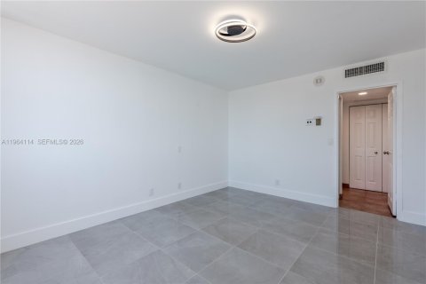Condominio en venta en Hallandale Beach, Florida, 2 dormitorios, 95.78 m2 № 2081083 - foto 21