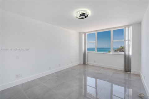 Condominio en venta en Hallandale Beach, Florida, 2 dormitorios, 95.78 m2 № 2081083 - foto 20