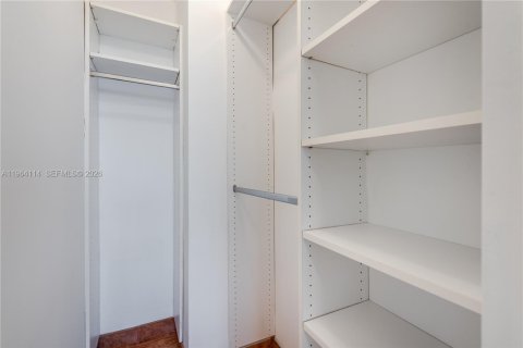 Condominio en venta en Hallandale Beach, Florida, 2 dormitorios, 95.78 m2 № 2081083 - foto 26