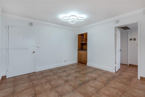 Condominio en venta en Hallandale Beach, Florida, 2 dormitorios, 95.78 m2 № 2081083 - foto 8